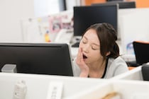 ランチ後のウトウトを解消！　午後の仕事効率が上がる昼寝法とは