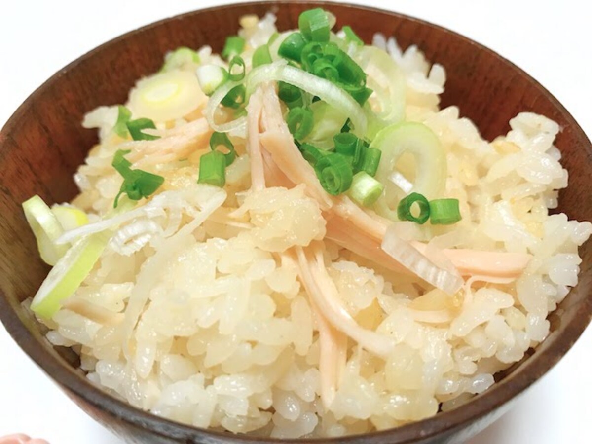 サラダチキンで激ウマ！　混ぜて炊くだけの炊き込みご飯3選