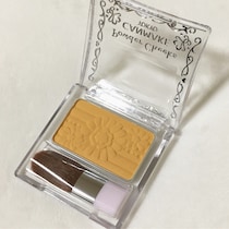 えっ、黄色？　キャンメイクの不思議色チークで春メイク