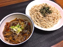 コンビニのざる蕎麦に何を足す？ ヘルシーな（？） コンビニかけ合わせグルメ