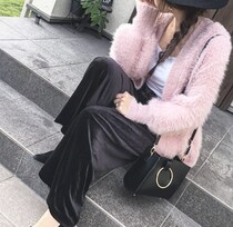 甘いだけじゃない！　GUのふわふわニットでモテコーデ