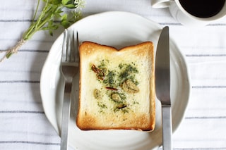 5分でできる！　無印良品「ペペロンチーノの素」で簡単ガーリックトースト