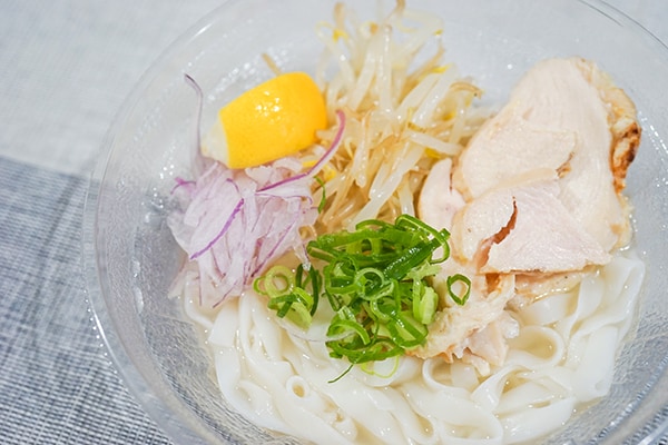 ローソン新商品の「鶏肉の冷製もちもち生フォー」がウマイらしい