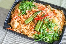 成城石井のシンガポール風焼きビーフンはカレー風味で499円！