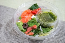 セブン「スモークサーモンのバジルパスタサラダ」がめちゃウマでした！