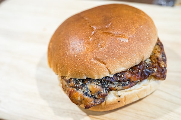 セブン「うま塩ペッパーチキンバーガー」で“肉充”しちゃう?