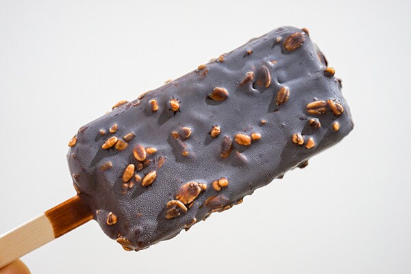 業務スーパーで買った「アサイーバー」がフルーティーすぎる!