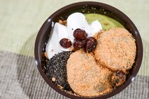 ローソン「宇治抹茶とわらび餅の和ぱふぇ」は甘さ控えめで苦うまでした