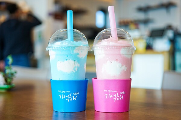 ドリンクの中に雲が浮いている!? 爽やかな夏向けドリンクとは?