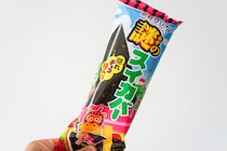 【セブン先行発売】真っ黒なスイカバーは結局何味なの？