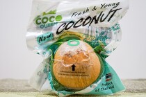 ヤシの実をまるごと1個使用！カルディで買える「ココナッツウォーター」