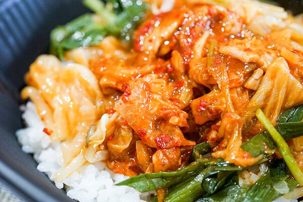 悶えはしないけど激ウマ!ローソンの「旨辛豚キムチ丼」にハマりそう