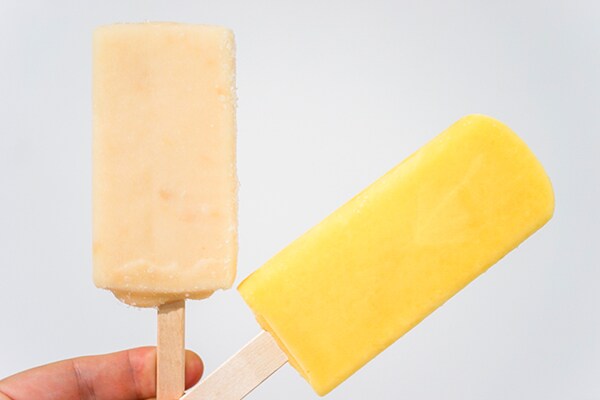 ローソンの新作アイスは「南高梅」と「白桃」で果汁たっぷり!
