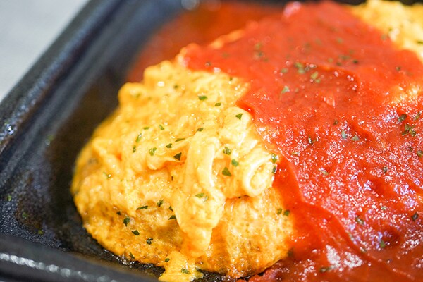 超トマト!ローソンのふんわりオムライスはソースが決め手!