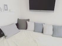 シンプルモノトーンで使いやすい！　新生活のインテリアはダイソーで