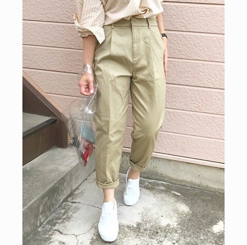 オンオフOK！　ユニクロのコットンテーパードアンクルパンツ