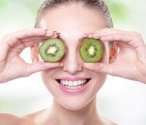 夜キウイが熱い！便秘、むくみ、肌トラブルにキウイの効果とは？