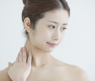 夕方になると肌の乾燥に悩む方必見！オイル→美容液を重視したケアを