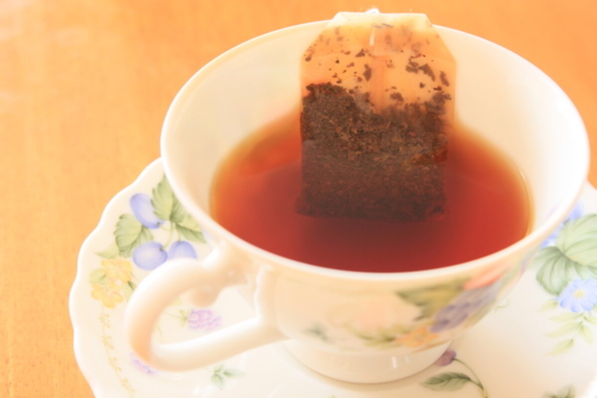 コスパ抜群！「紅茶のティーバッグ」を使った節約美容術4選