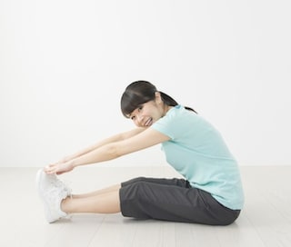 朗報！太ももの筋肉を柔軟にすると顔のほうれい線まで薄くなるんです！