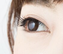 憧れのキラキラ輝く瞳に！濁り目の原因と輝きを取り戻すケア方法！