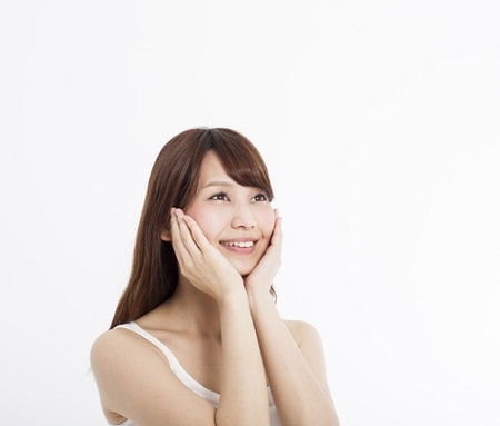 ファンデーションの皮むけは嫌!しっとりツヤ肌を保つメイク術