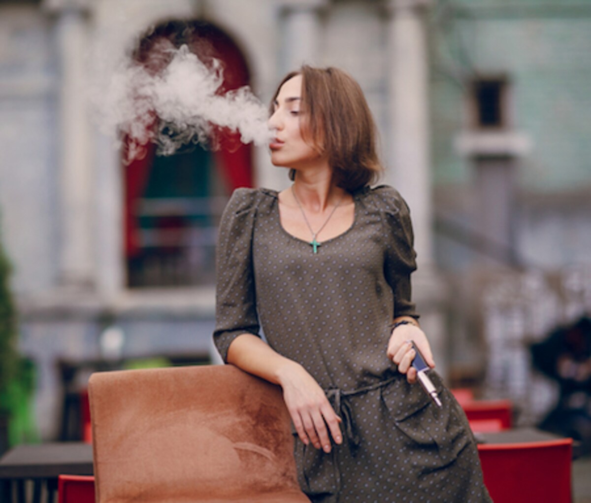 話題の吸う美容液！ビタミン入りの電子タバコは本当に効果があるの？