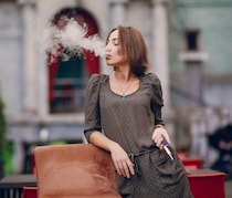 話題の吸う美容液！ビタミン入りの電子タバコは本当に効果があるの？