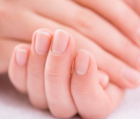 ネイルしっぱなしは要注意!? 「爪の黄ばみ」が起こる原因と対策