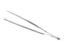 肌トラブルの原因に？白い角栓をピンセットで抜くのは絶対NG！