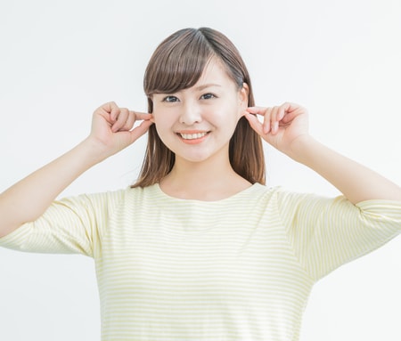 0円・簡単アンチエイジング術!「耳たぶ回し体操」のやり方をご紹介