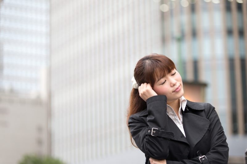 取引先の会社へ訪問時、コートを脱ぐタイミングは?