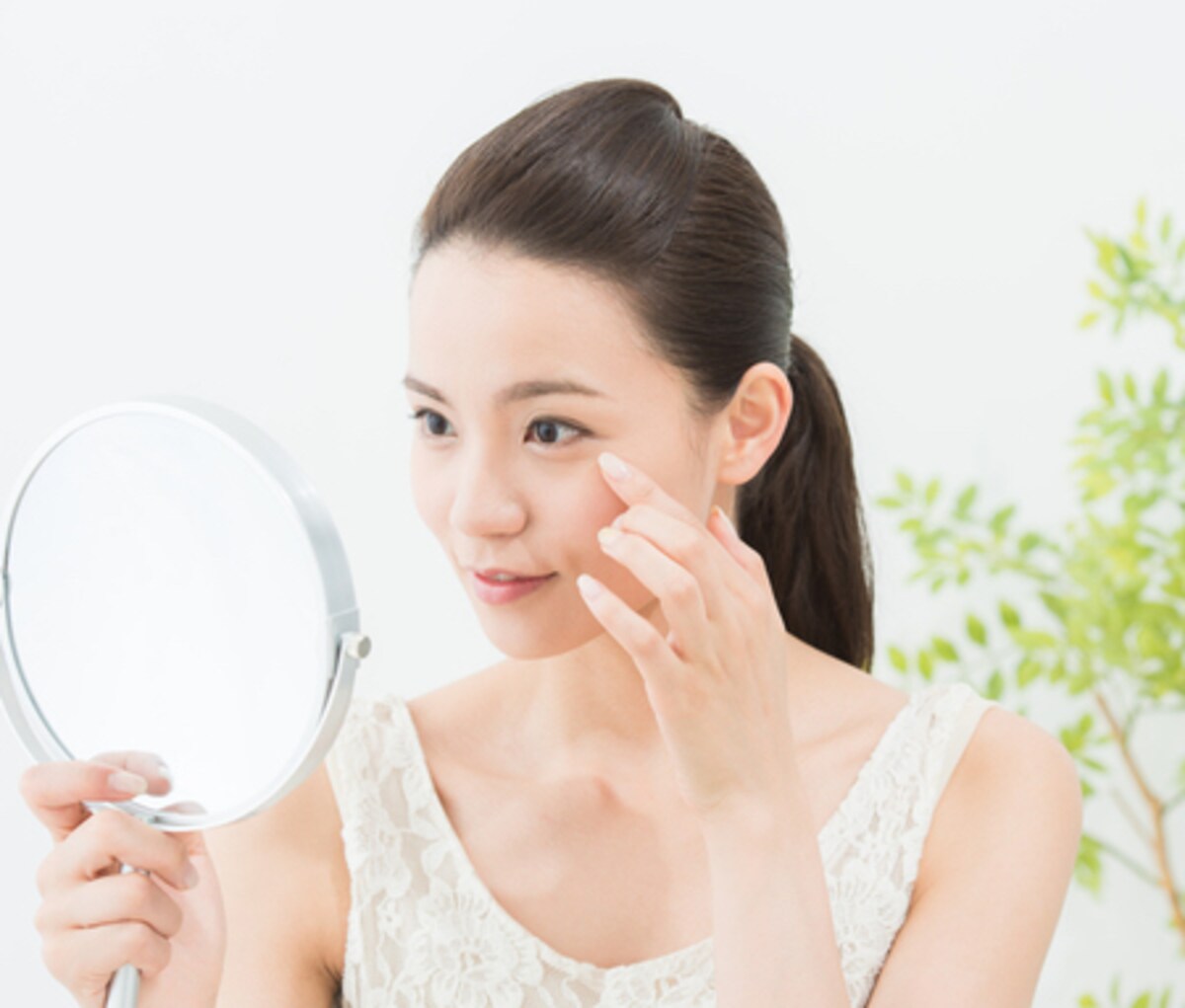 目の下のクマを改善!? リンパマッサージのやり方についてご紹介！