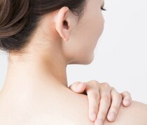 背中の正しい洗い方とケアで、ベタベタした汗＆背中ニキビ予防を！