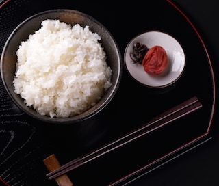 白飯のカロリーが約半分になるって本当!? 冷ご飯ダイエットとは？