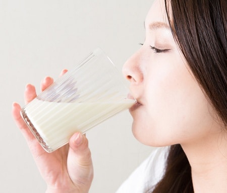 豆乳を飲み過ぎると肌荒れする⁉︎ 美肌をつくる正しい飲み方