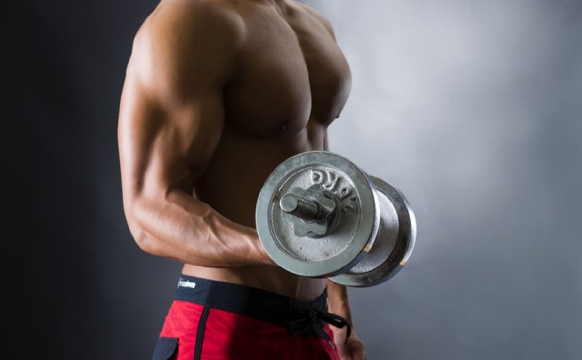 大胸筋のダンベルトレーニング3選！男らしい胸板の作り方