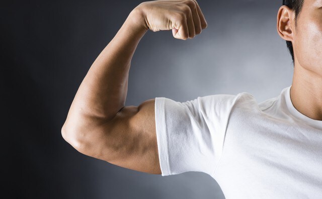 たくましい腕を最短で作るダンベルカールメニュー４選