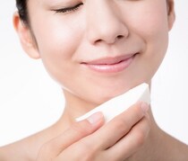 メイク崩れは「水スポンジ」で解決！暑い季節を快適に乗り切ろう