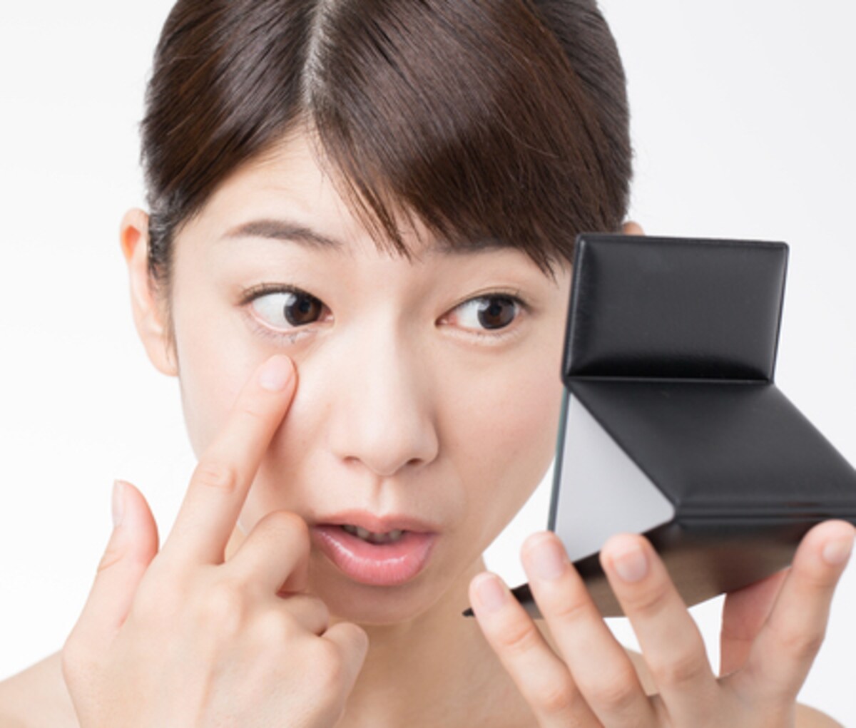 黒目が小さくなるのは××が原因？目元パッチリ簡単トレーニング紹介
