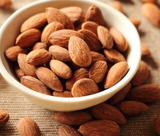 食べるだけで若返り!?アーモンドの凄すぎるアンチエイジング力