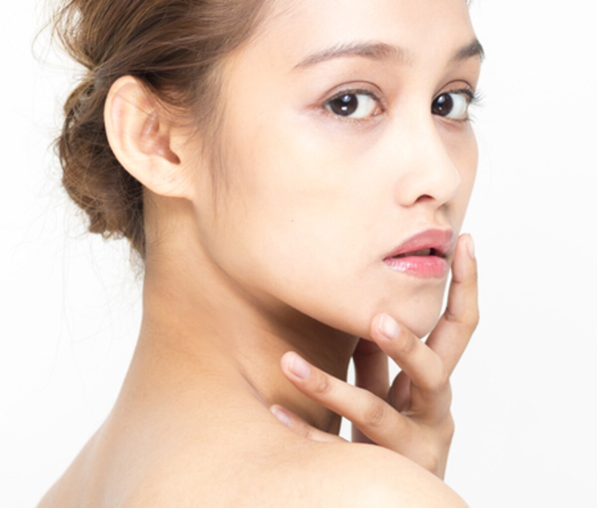 冬なのに背中ニキビが大量発生!? 原因や正しい治し方について