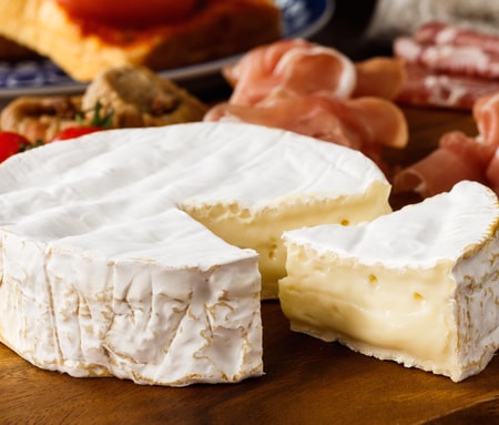 カマンベールチーズの嬉しい美容効果やおすすめレシピについて解説