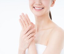 気になる「手のシワ」を改善するための簡単ハンドケアって？