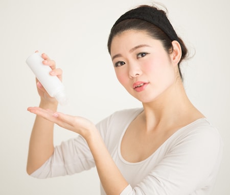王道スキンケアアイテム「乳液」が肌に悪いって本当?理由について