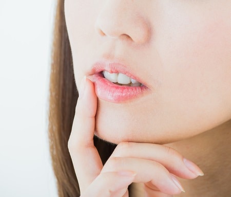 老け顔の原因にもなる！加齢と共に薄くなる唇への対策法とは？