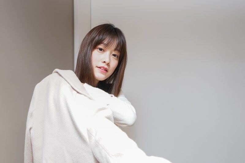 取引先の会社へ訪問時、脱いだコートはどこに置く?