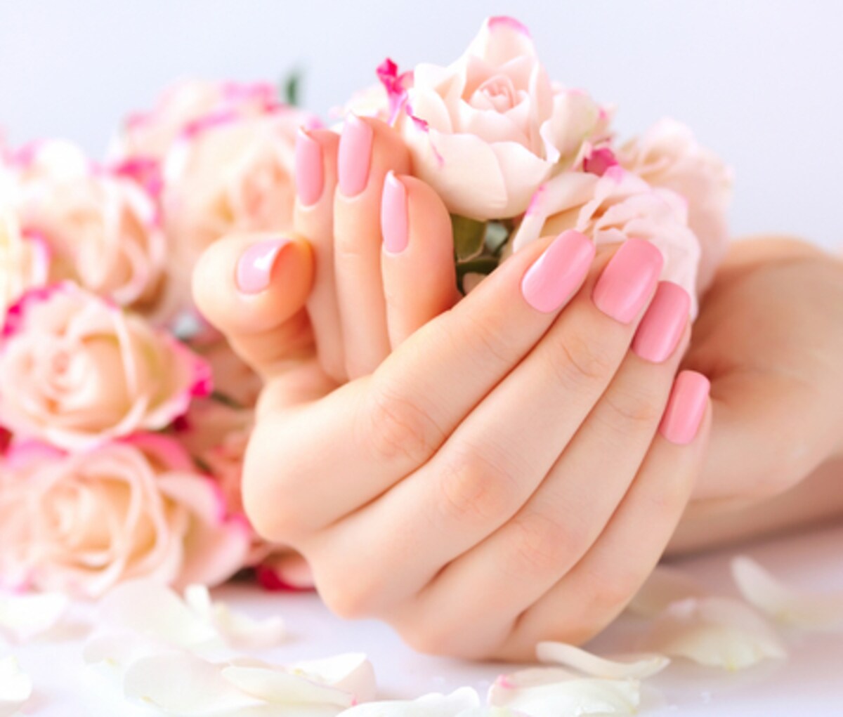爪が小さい原因は何？ほっそりと長い美爪へ矯正する方法について