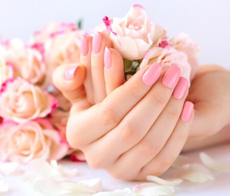 爪が小さい原因は何?ほっそりと長い美爪へ矯正する方法について