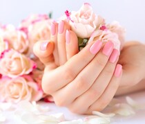 爪が小さい原因は何？ほっそりと長い美爪へ矯正する方法について